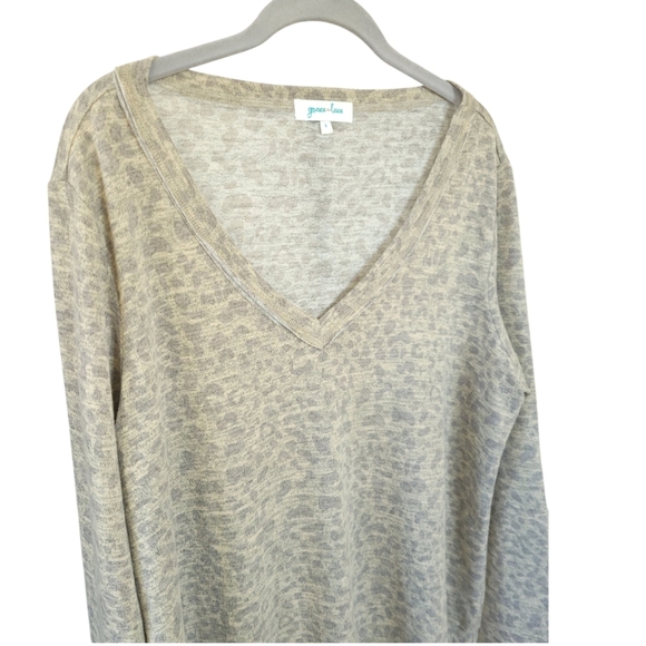 GRACE & LACE Large Animal Leopard Print Lightweight VNeck Sweater Top Tan & Grey - Picture 6 of 11